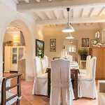 Villa Albachiara 8, Emma