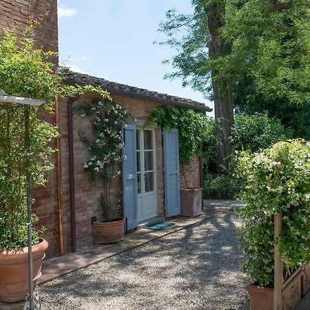 Villa Albachiara 8, Emma *