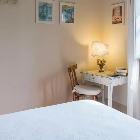 Villa Albachiara 8, Emma *