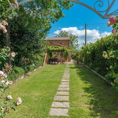 Albachiara 8, Emma Villa Cortona