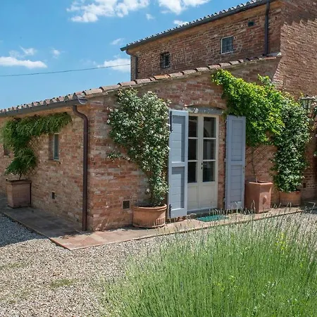 Villa Albachiara 8, Emma