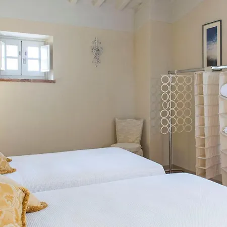 Albachiara 8, Emma Villa Cortona