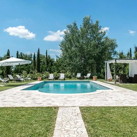 Villa Albachiara 8, Emma Cortona