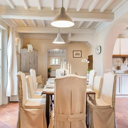 Albachiara 8, Emma Villa