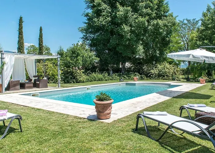 Villa Albachiara 8, Emma Cortona