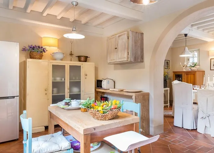 Villa Albachiara 8, Emma Cortona