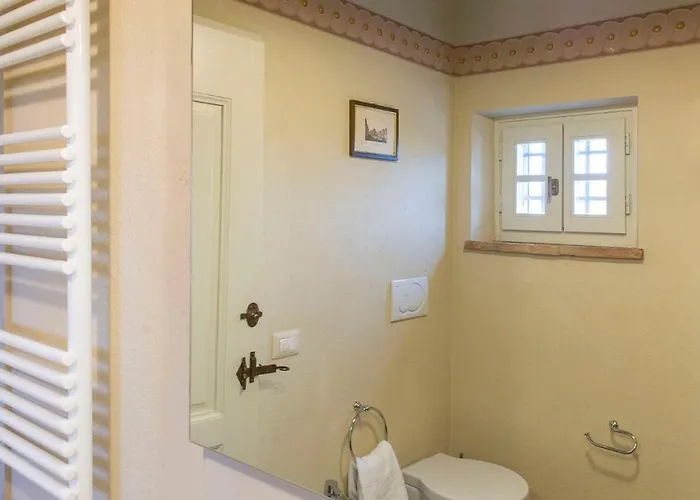 Villa Albachiara 8, Emma Cortona