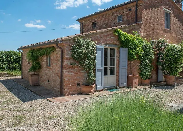 Villa Albachiara 8, Emma