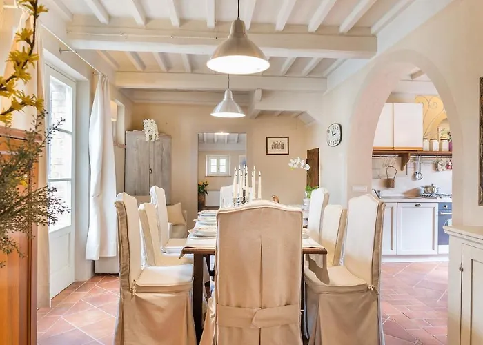 Albachiara 8, Emma Villa