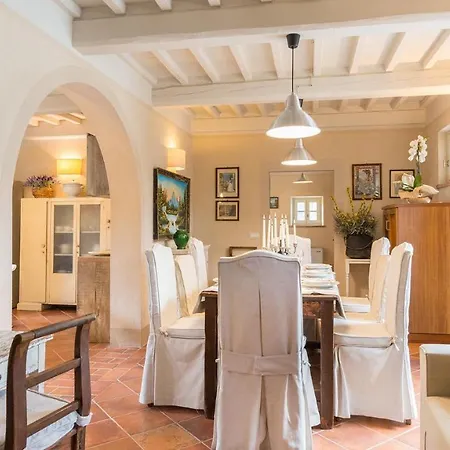 וילה Albachiara 8, Emma