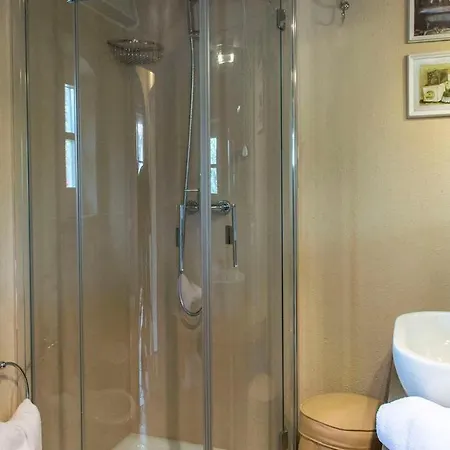 Albachiara 8, Emma * קורטונה