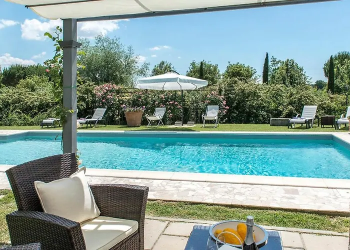 Villa Albachiara 8, Emma *