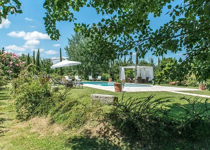 Villa Albachiara 8, Emma