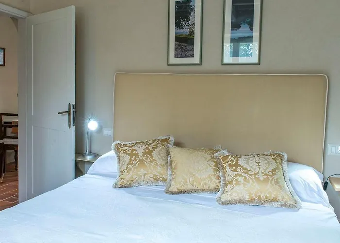 Albachiara 8, Emma Villa Cortone