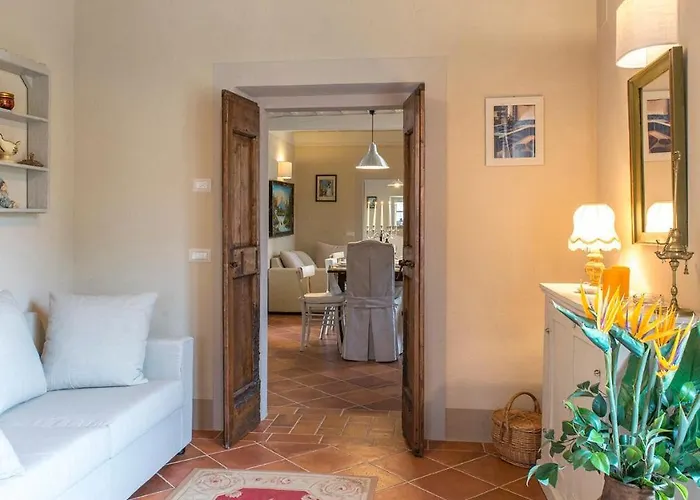 Albachiara 8, Emma Villa *