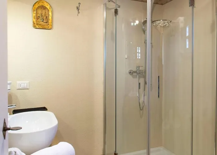 Villa Albachiara 8, Emma